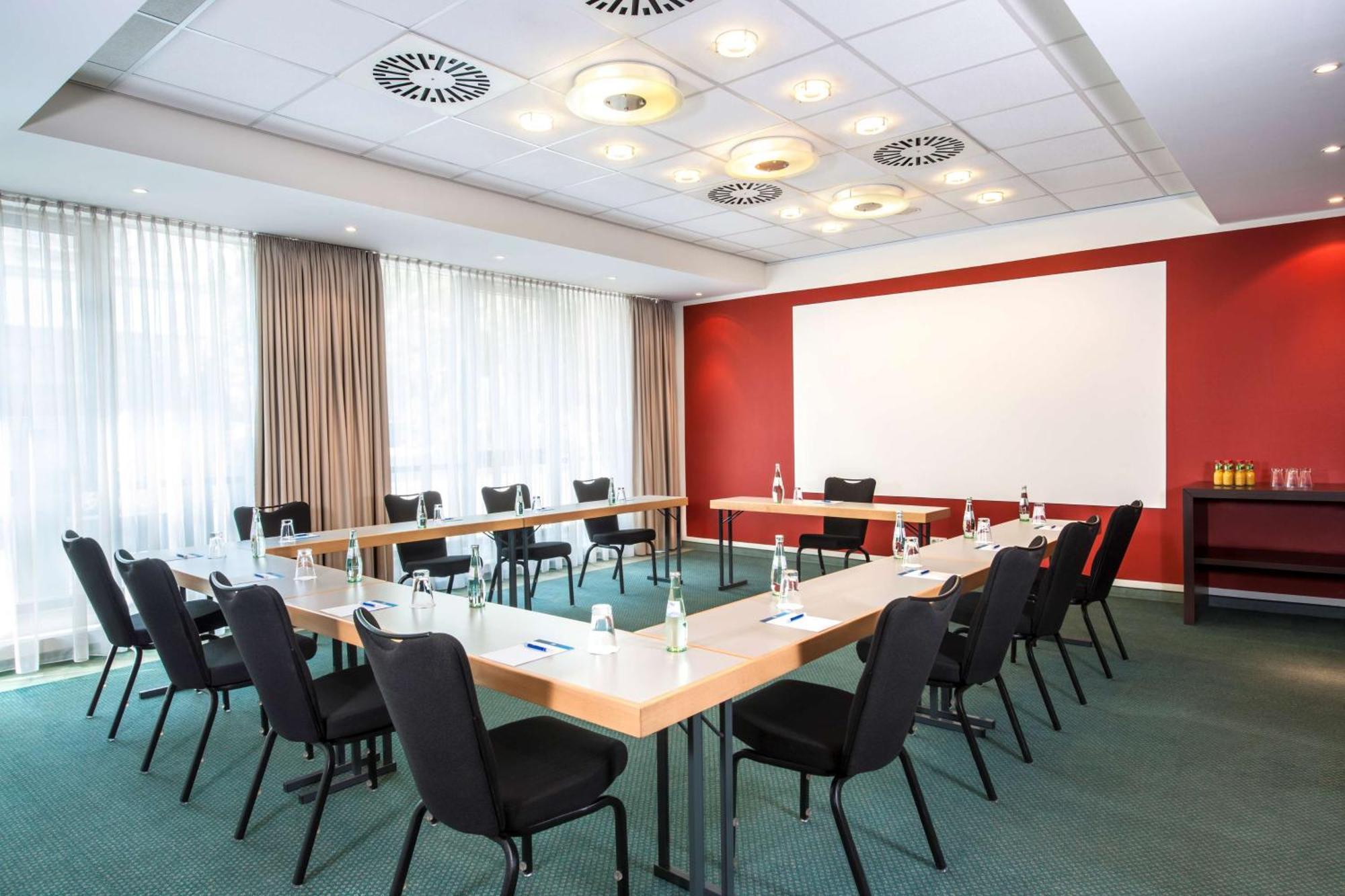 Istay By Nh Berlin City Ost Hotel — Foto 1